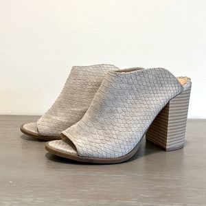 Express Heeled Shoes